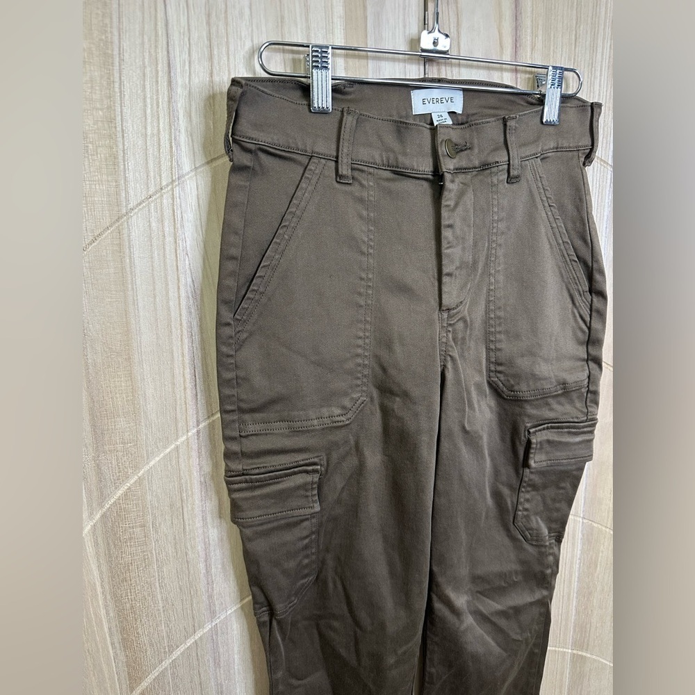 EVEREVE Larissa Cropped Cargo in Fatigue size 26 - Picture 8 of 14
